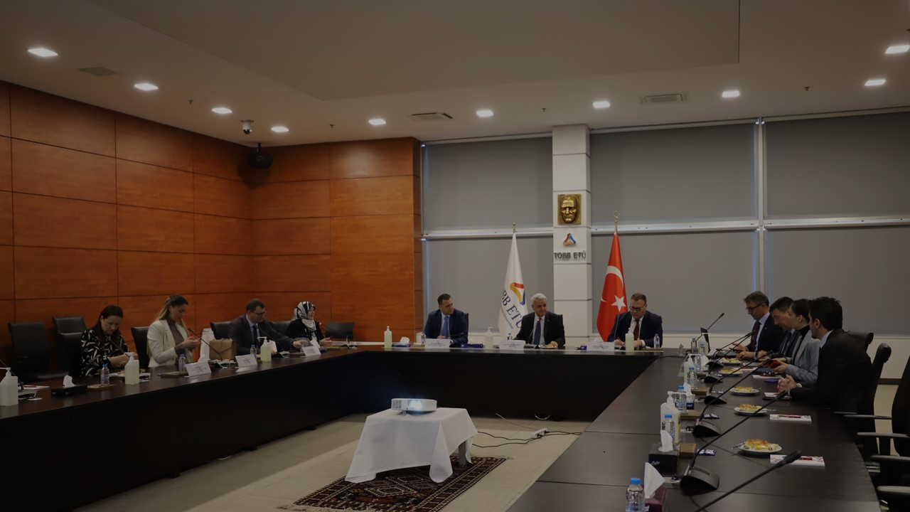 Karadağ Eğitim Bakanı TOBB ETÜ’yü Ziyaret Etti