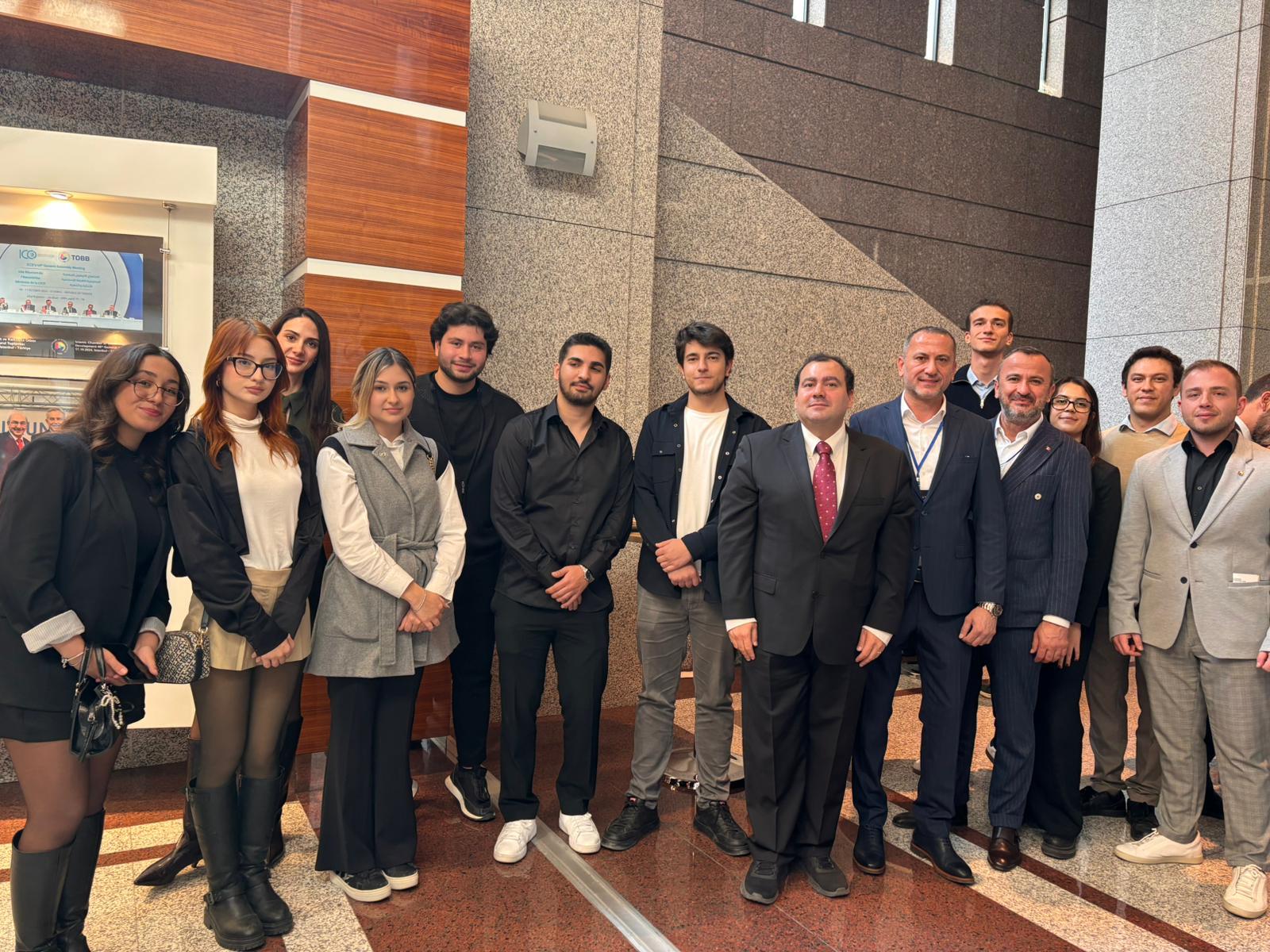 UGİ Öğrencileri, TOBB Kulesi’nde Düzenlenen “Hedef Pazar ABD Zirvesi 2025”e Katıldı.